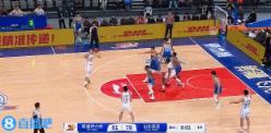 連續(xù)吃癟！克里斯先是籃下被李炎哲大帽&又被李炎哲生斷